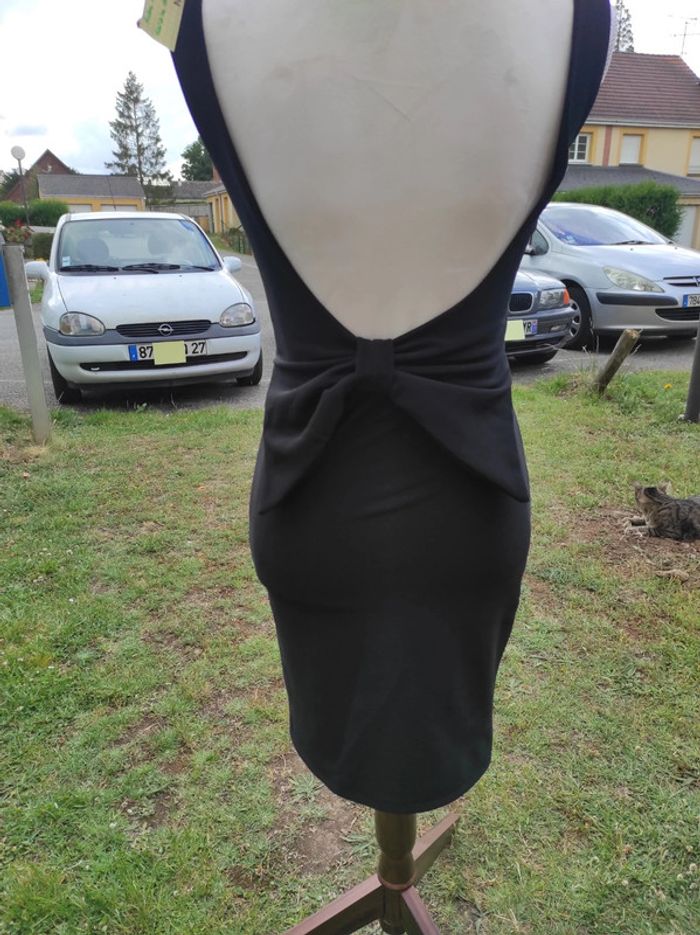 Robe noir taille 34 joli dos noeud - photo numéro 2