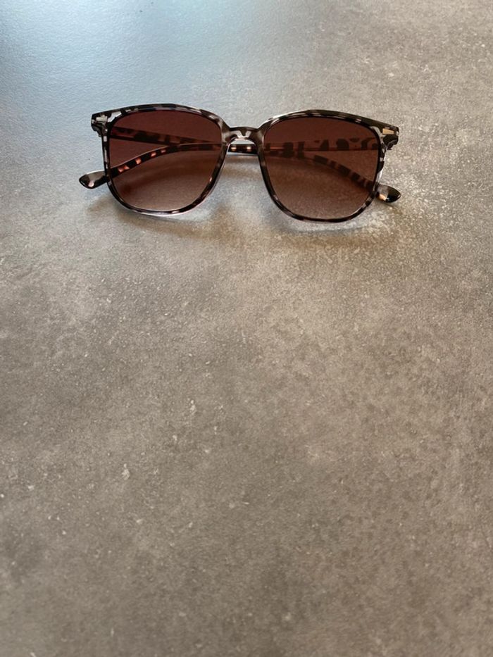 Lunettes de soleil - photo numéro 2