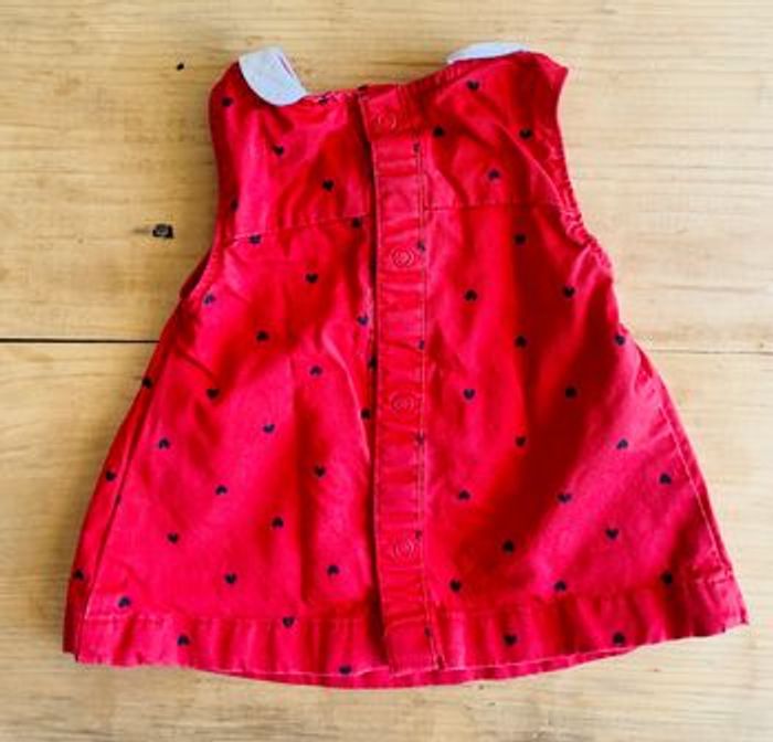 robe rouge avec cœur noir « Kiabi » taille 1 mois - photo numéro 2
