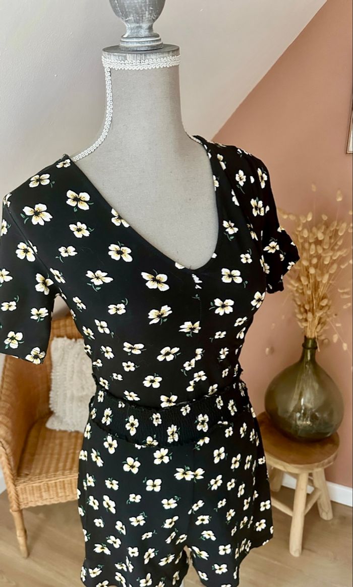 Combi-short noire à fleurs – Bershka – Taille S – Très bon état - photo numéro 4