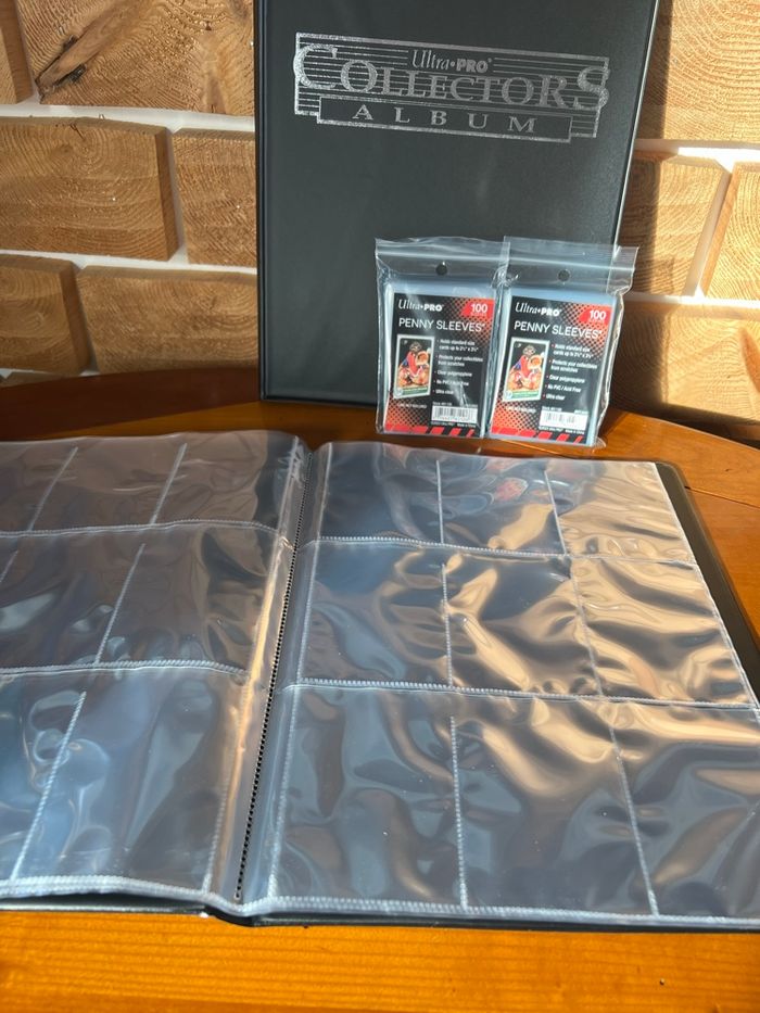 Lot de 2 classeurs Collectors + 200 sleeves Ultra Pro - photo numéro 3