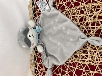 Mots d'enfants Doudou plat raton-laveur gris bleu étoile