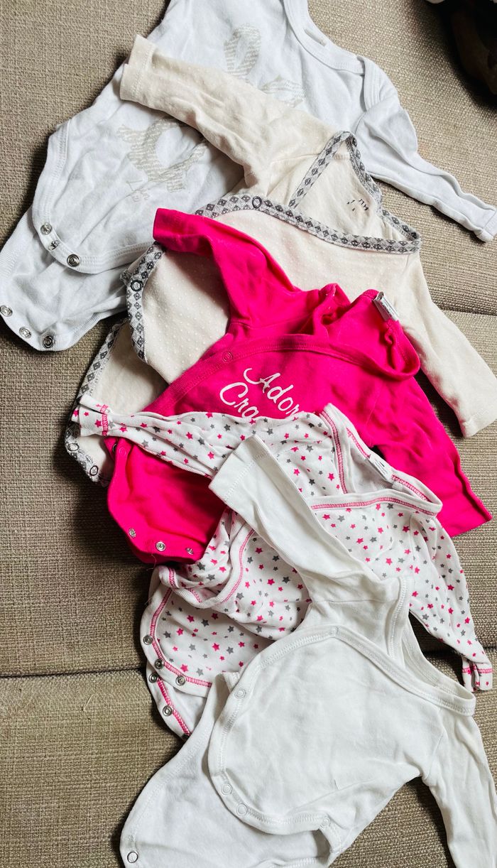 Bodies 1 mois petite fille