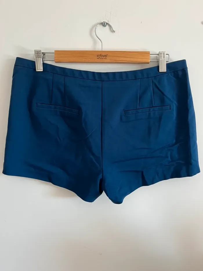 Short bleu façon tailleur taille basse Zara - photo numéro 4