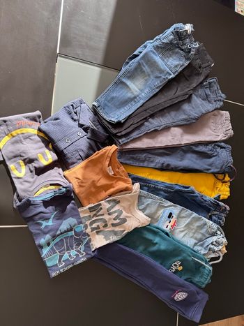 Lot N.2 pantalons jeans et t-shirt 3 ans garçon 
