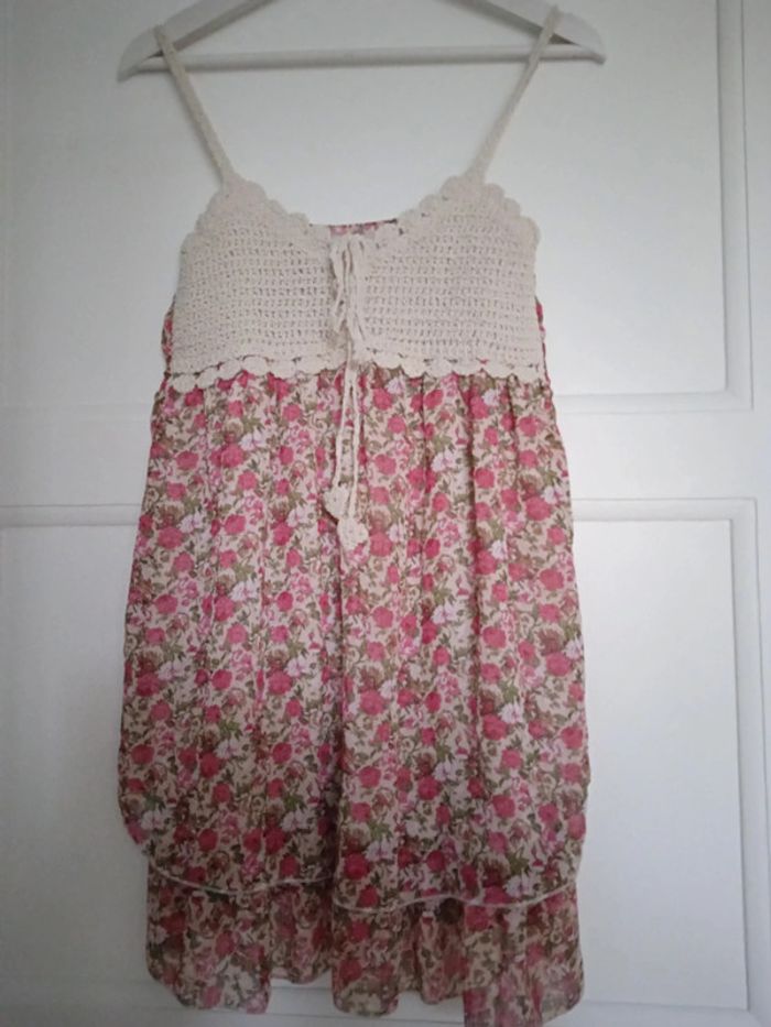 Débardeur fleurs et crochet
