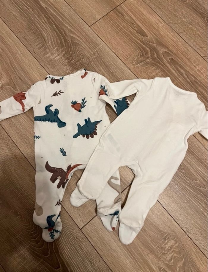 Lot pyjamas dinosaures - photo numéro 2