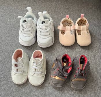 Lot de 4 paires de chaussures bébé