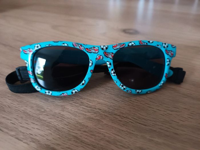 Lunettes de soleil enfant /bebe