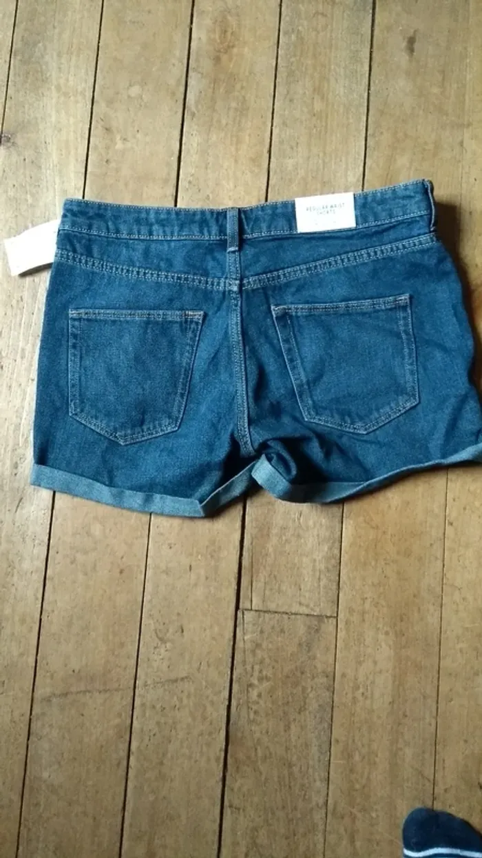 Short denim jean H&M neuf avec étiquette taille S - photo numéro 3