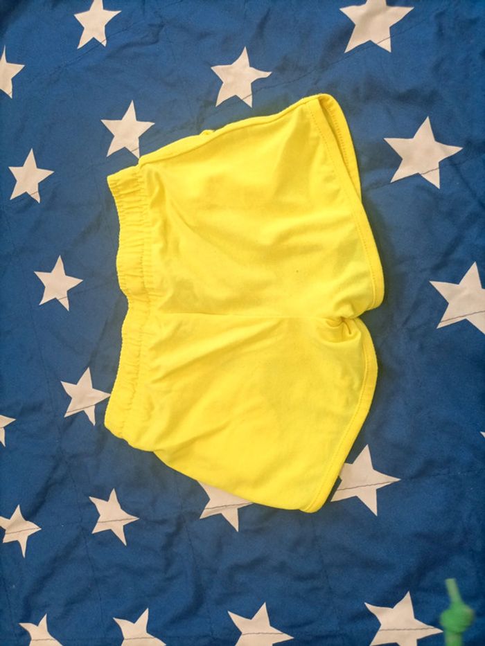 Short jaune fluo - photo numéro 2
