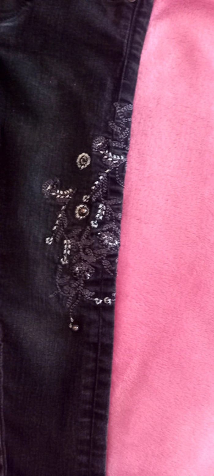 Pantalon Kiabi taille 3 ans en très bon état - photo numéro 2