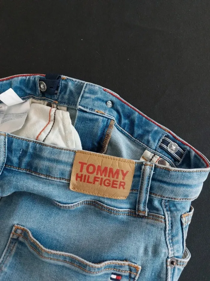 Short Tommy Hilfiger en jean Brodé - photo numéro 4