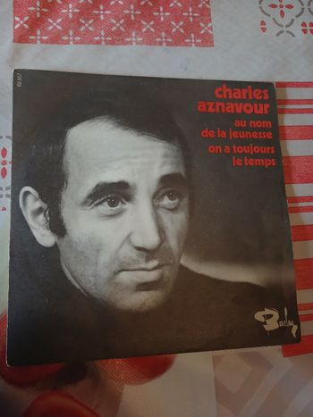45T Charles Aznavour : Au nom de la jeunesse