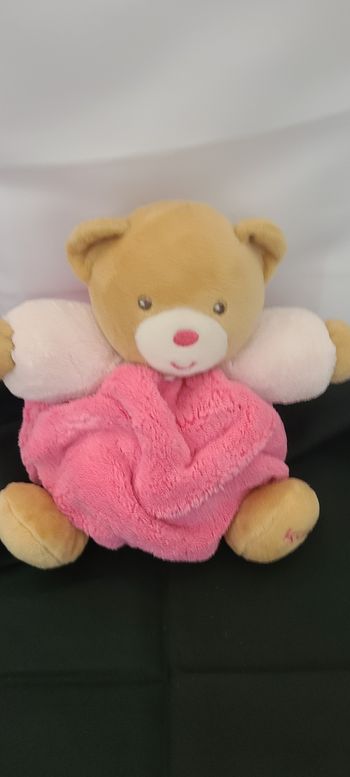 Doudou boule ours KALOO Plume rose framboise
