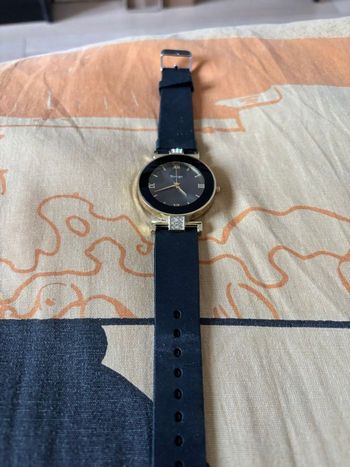 Montre femmes aiguilles et trotteuses 