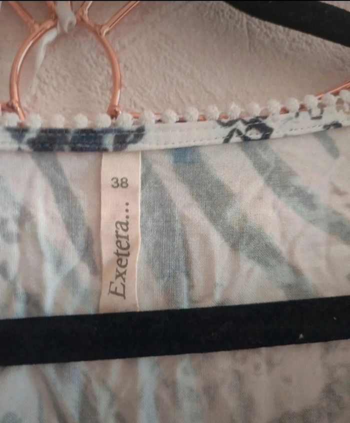 Robe mi-longue, col V , légère, taille 38 . Exetera - photo numéro 5