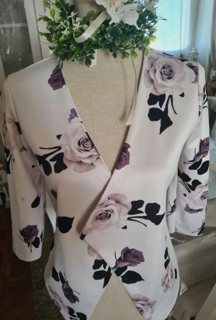 Veste fleurie Taille 38 - photo numéro 2