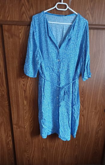 Robe fleuri d'été bleu et blanc taille 56