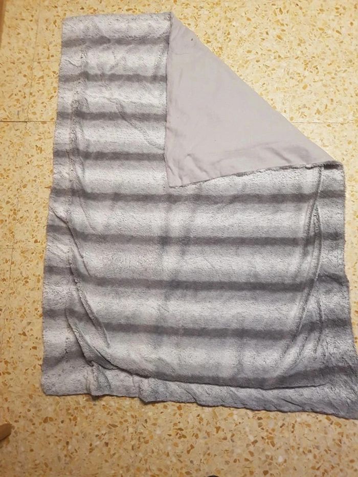 Plaid .gris .double face. 114 x 145 cm