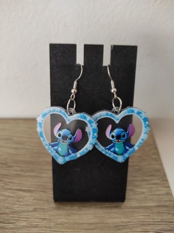 Boucle d'oreille stitch