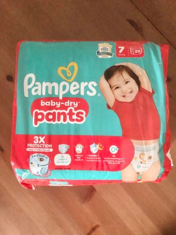 Couches Pampers Baby dry pants taille 7 (+15kg)