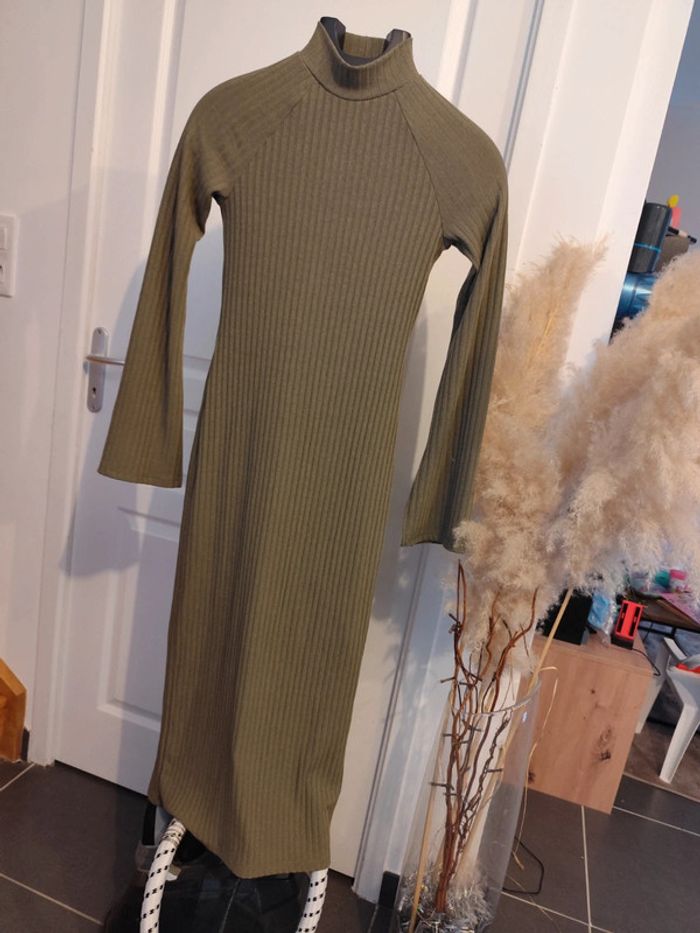 Robe longue à col kaki - photo numéro 2