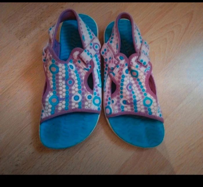 Sandales Nike taille 31
