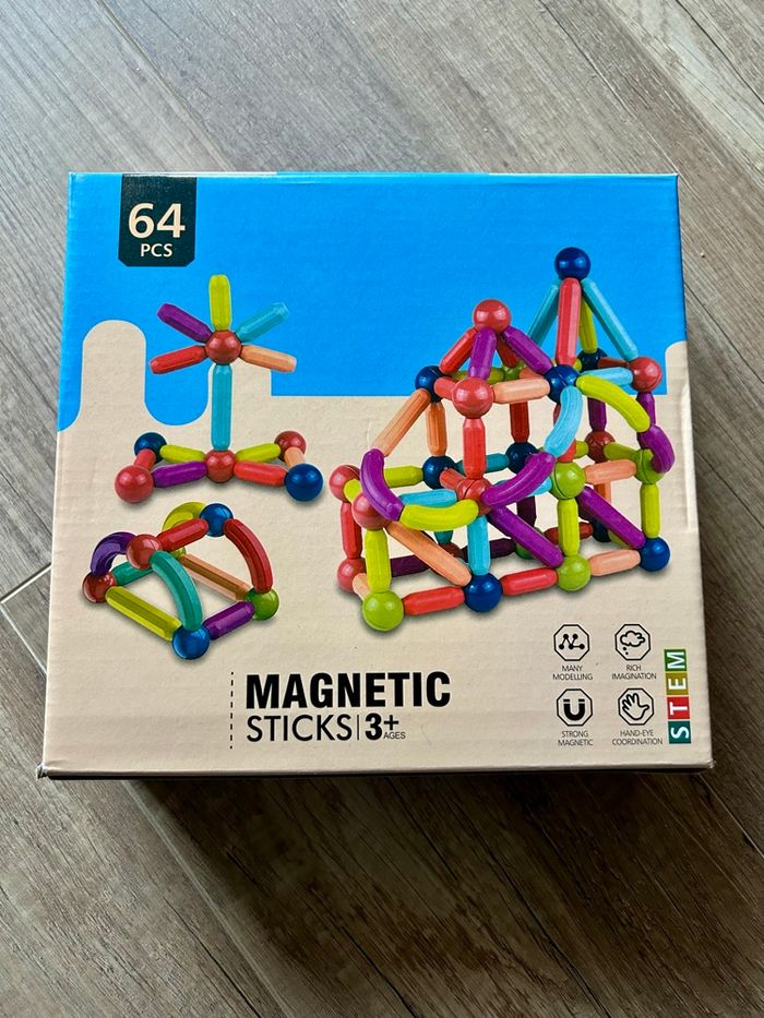 Magnetic sticks 64 pièces NEUF