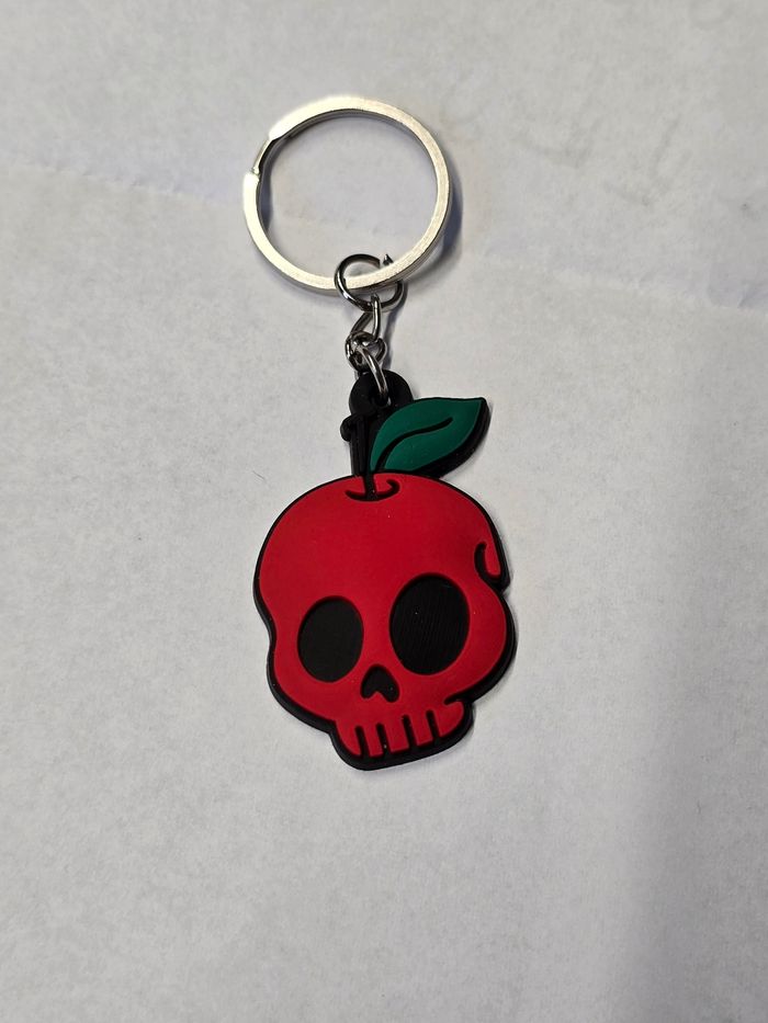 Porte clés tête de mort cerise