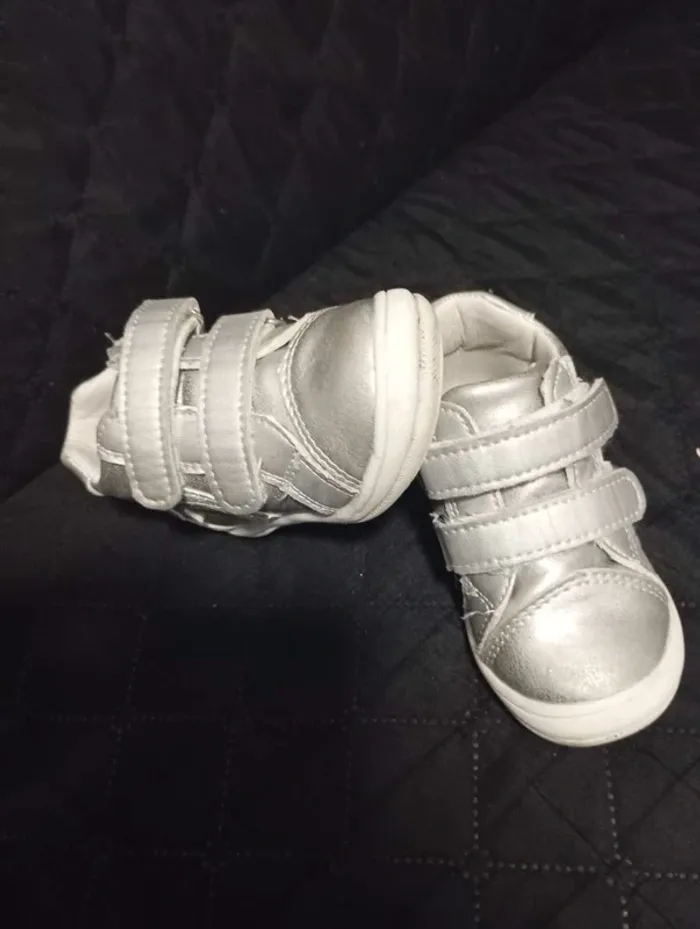 Chaussures montantes grises taille 20 - photo numéro 2
