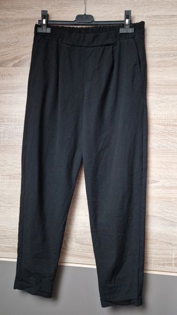 Pantalon noir.