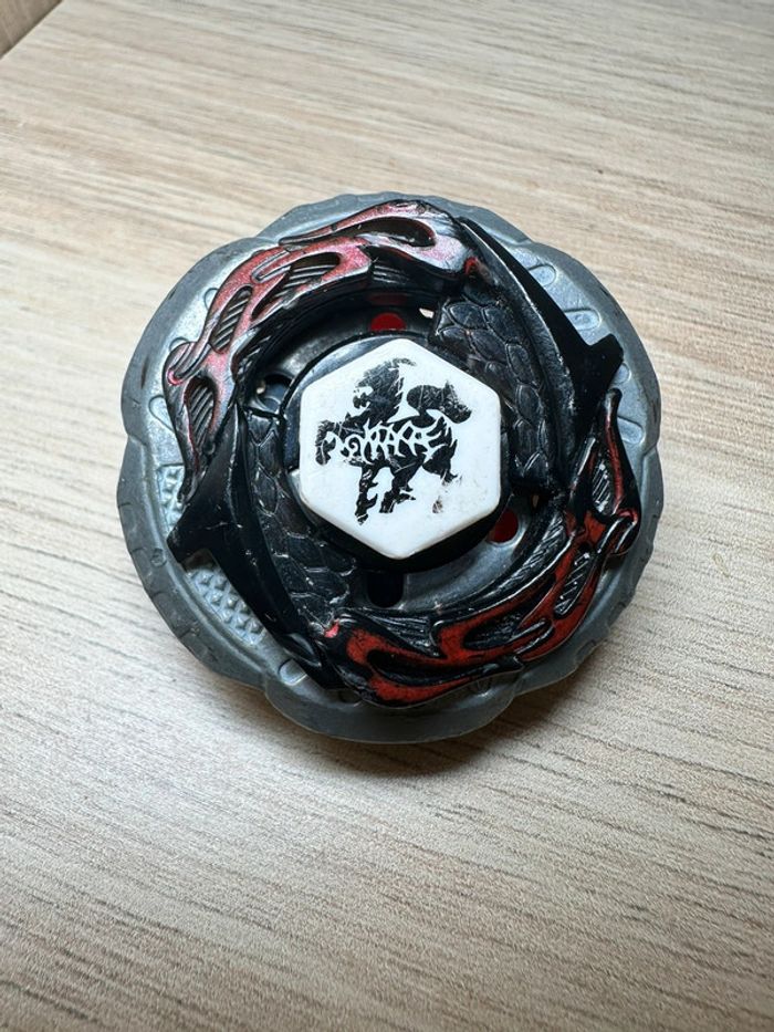 Toupie métal fusion rock zurafa wind & shoot beyblade