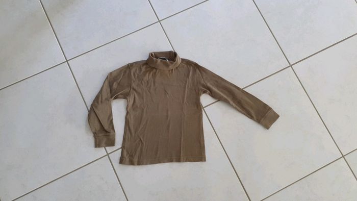 Sous pull kiabi 6/8 ans kaki Chelo5