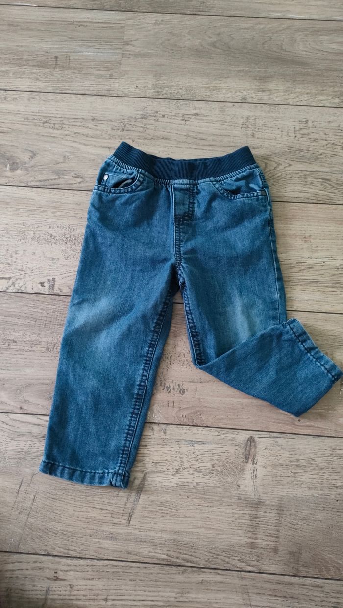 Jean taille élastique taille 23 mois.