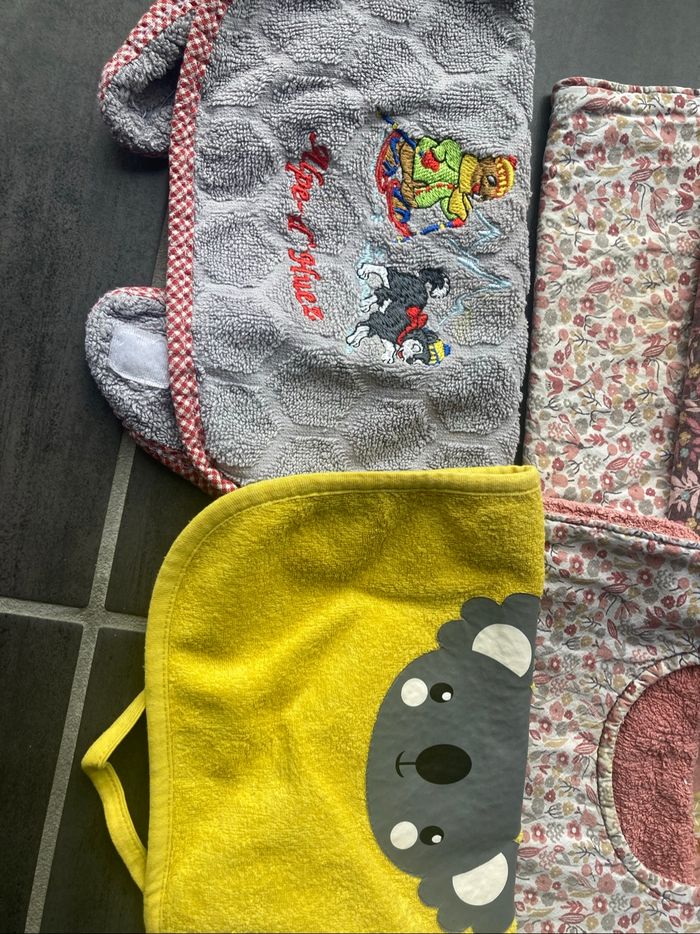 Lot de bavoir et de lange - photo numéro 4