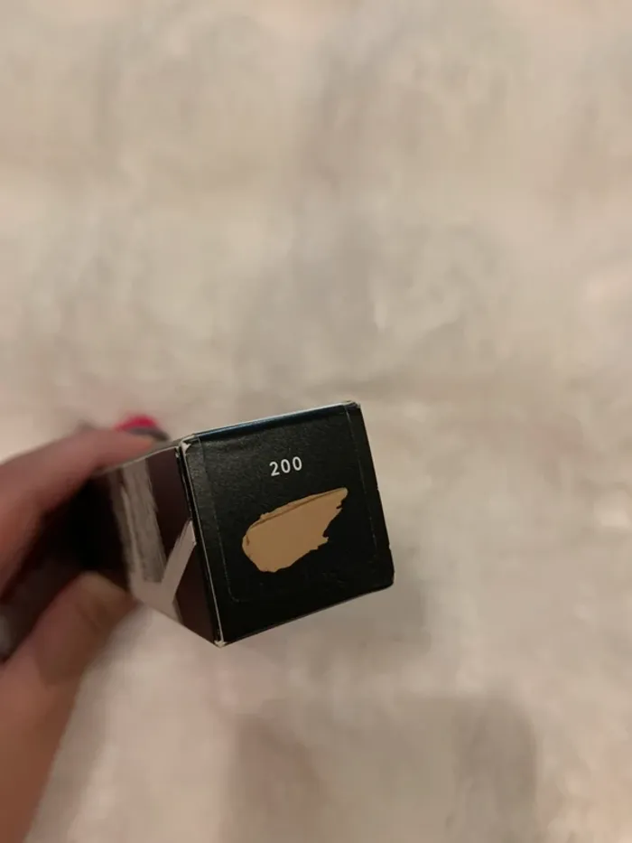 Fond de teint Fenty Beauty teinte 200 ( me contacter avant achat svp ) - photo numéro 4
