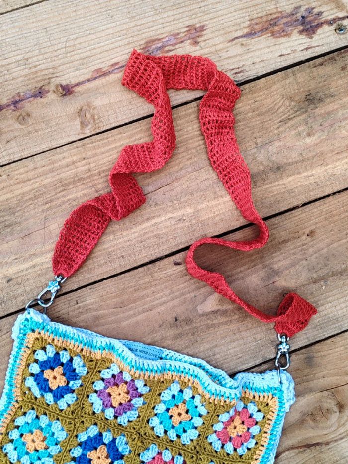 Sac besace - en crochet granny square - photo numéro 4
