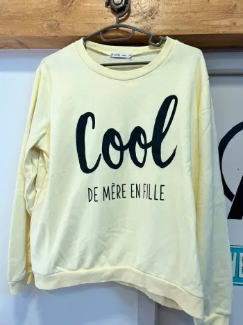 Pull jaune pastel