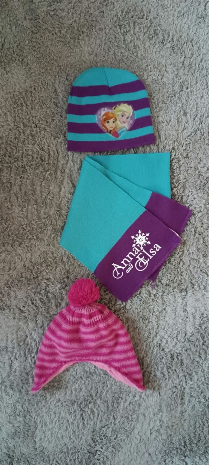 Lot 2 bonnets + écharpe