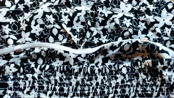 Robe bustier fleurie noire et blanche - photo numéro 6