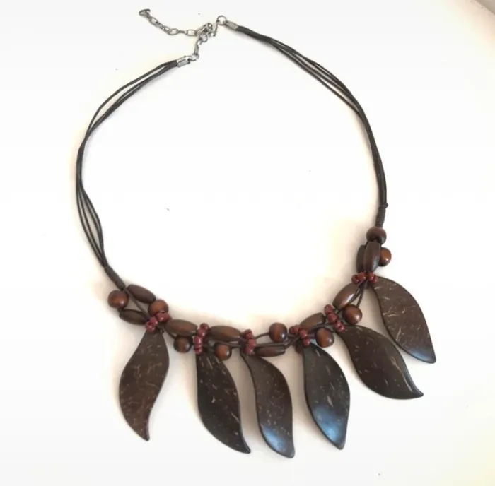 Collier bois perles artisanal été plage