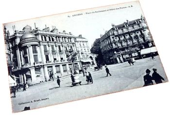 Carte postale ancienne Angers  (Maine-et-Loire) Place du ralliement et Hôtel des Postes