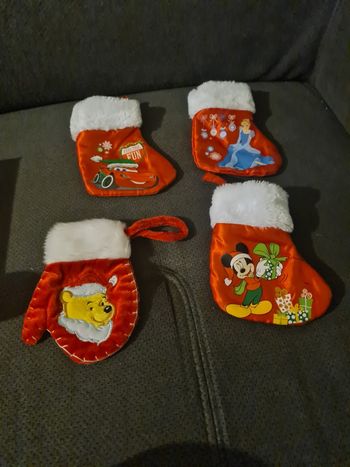 Lot 4 chaussettes pour sapin disney