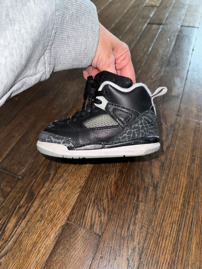 Baskets Jordan taille 22