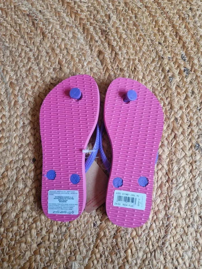 Neuf jolie paire de tong motif minnie havaianas pointure 31 - photo numéro 4