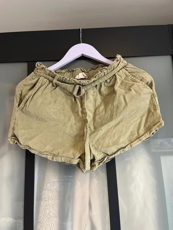 Short kaki avec ceinture