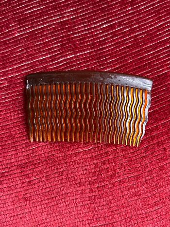 Peigne à cheveux vintage "Made in France" – Style Écaille & Dents Vagues