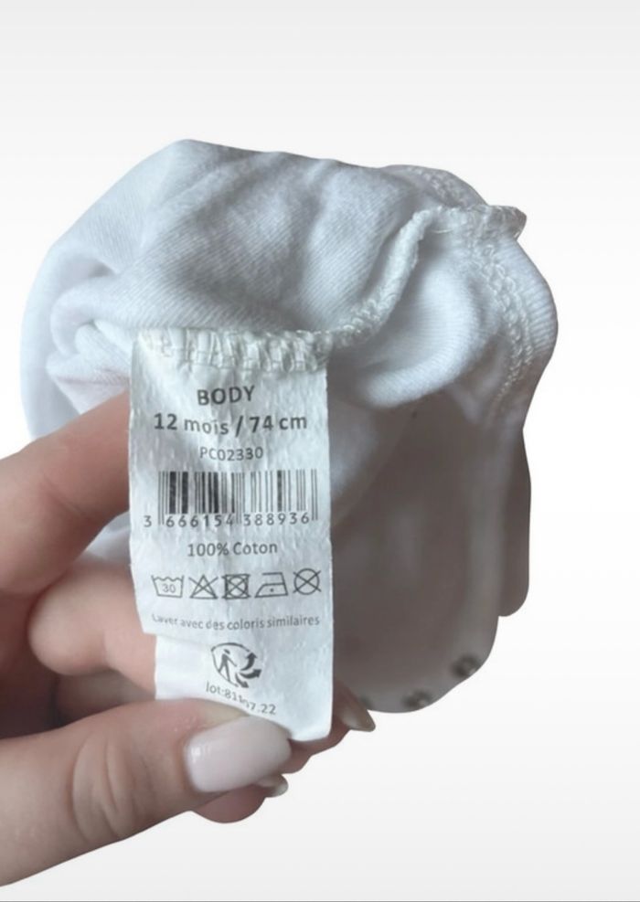 👶 Body Bébé Blanc 12 Mois – Doux, Pratique & Très Bon État ! - photo numéro 4
