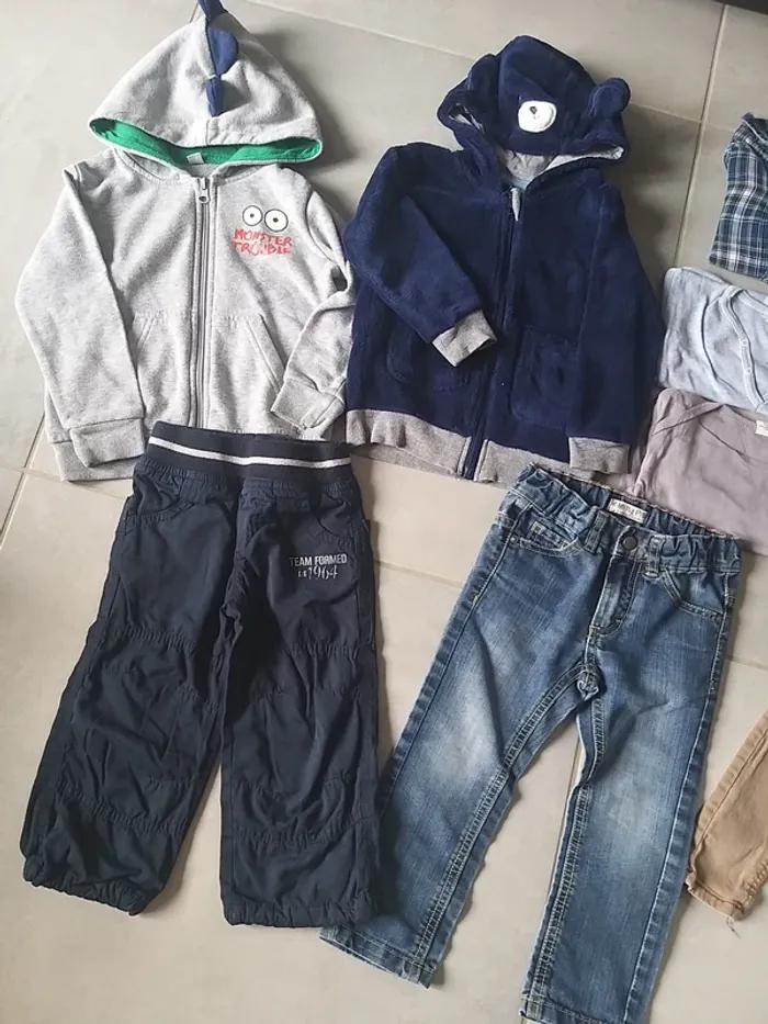 Lot vêtements garçons en 24 mois - photo numéro 3